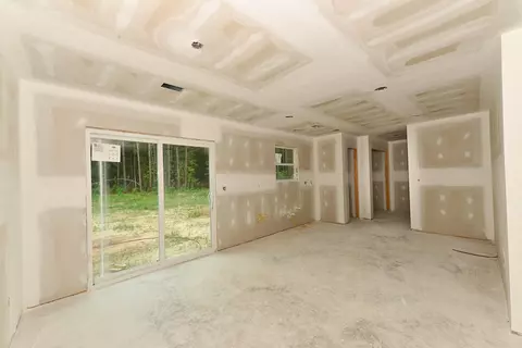 Living - 480 Lee St, Sumter, SC 29150 photo 1 of 3
