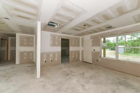Living - 480 Lee St, Sumter, SC 29150 photo 3 of 3