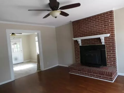 Living - 21 Vernon Dr, Sumter, SC 29150 photo 2 of 4