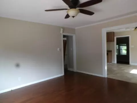 Living - 21 Vernon Dr, Sumter, SC 29150 photo 3 of 4