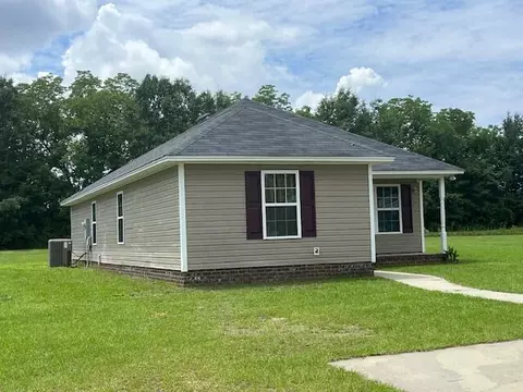 3885 Delaware Dr, Dalzell, SC 29040
