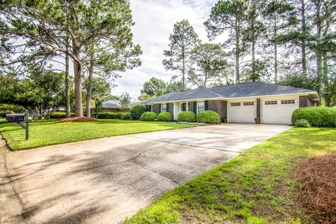 2764 Powhatan Dr, Sumter, SC 29150