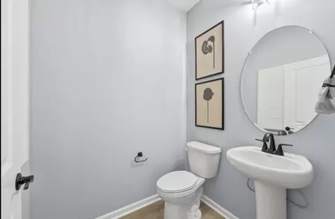 Bath - 2147 Currituck Dr, Sumter, SC 29153 photo 2 of 3