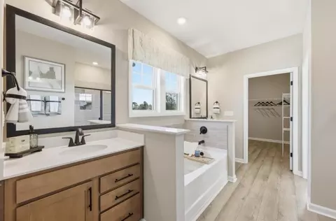 Bath - 2147 Currituck Dr, Sumter, SC 29153 photo 3 of 3