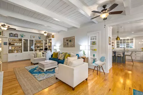 Living - 78 Nash St, Sumter, SC 29150 photo 5 of 6