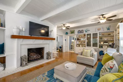 Living - 78 Nash St, Sumter, SC 29150 photo 4 of 6