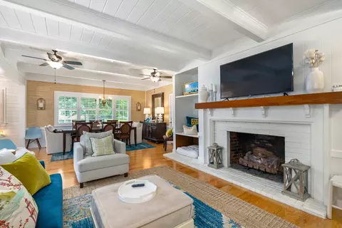 Living - 78 Nash St, Sumter, SC 29150 photo 2 of 6