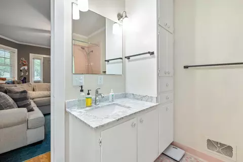 Bath - 78 Nash St, Sumter, SC 29150 photo 7 of 8