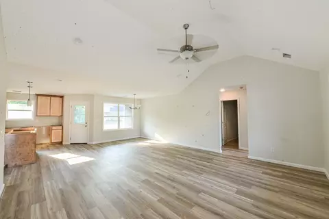 Living - 1805 Gallery Dr, Sumter, SC 29153 photo 2 of 2
