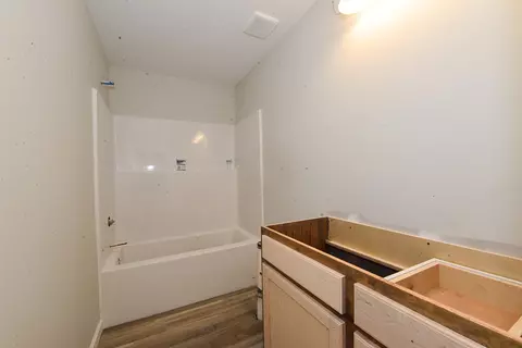 Bath - 1805 Gallery Dr, Sumter, SC 29153 photo 1 of 1