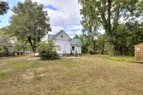 Exterior - 116 W Sumter St W, Mayesville, SC 29104 photo 4 of 10