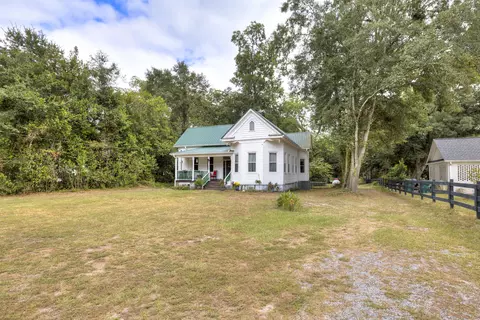 Exterior - 116 W Sumter St W, Mayesville, SC 29104 photo 2 of 10