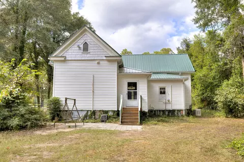 Exterior - 116 W Sumter St W, Mayesville, SC 29104 photo 5 of 10