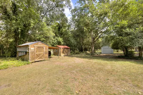 Exterior - 116 W Sumter St W, Mayesville, SC 29104 photo 7 of 10