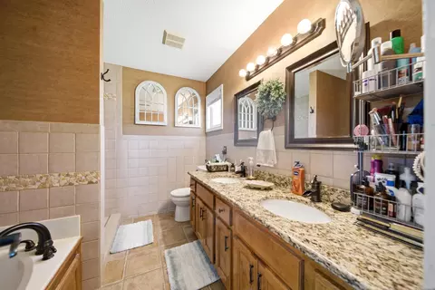 Bath - 1220 Malone Dr, Sumter, SC 29154 photo 1 of 3