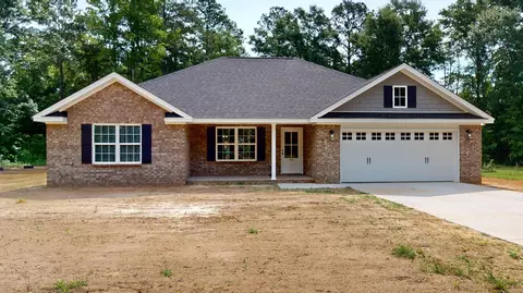 60 Forest Lake Dr, Sumter, SC 29154