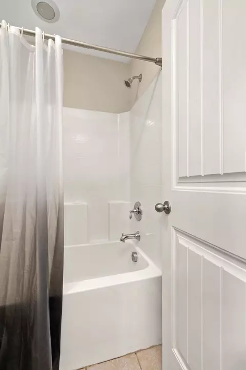Bath - 565 Curlew Cir, Sumter, SC 29150 photo 3 of 7