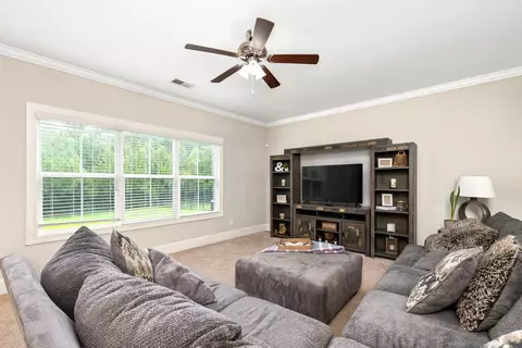 Living - 565 Curlew Cir, Sumter, SC 29150 photo 2 of 3