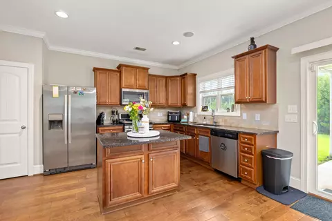 Kitchen - 565 Curlew Cir, Sumter, SC 29150 photo 1 of 3
