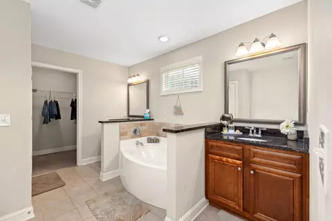 Bath - 565 Curlew Cir, Sumter, SC 29150 photo 4 of 7