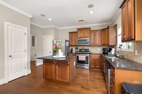 Kitchen - 565 Curlew Cir, Sumter, SC 29150 photo 2 of 3