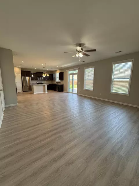 Living - 175 Setter Ct, Sumter, SC 29154 photo 6 of 7