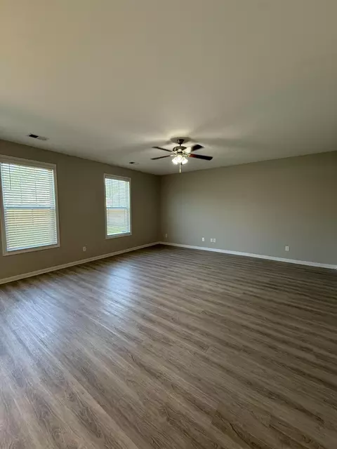 Living - 175 Setter Ct, Sumter, SC 29154 photo 7 of 7