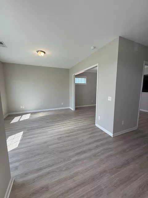 Living - 175 Setter Ct, Sumter, SC 29154 photo 1 of 7