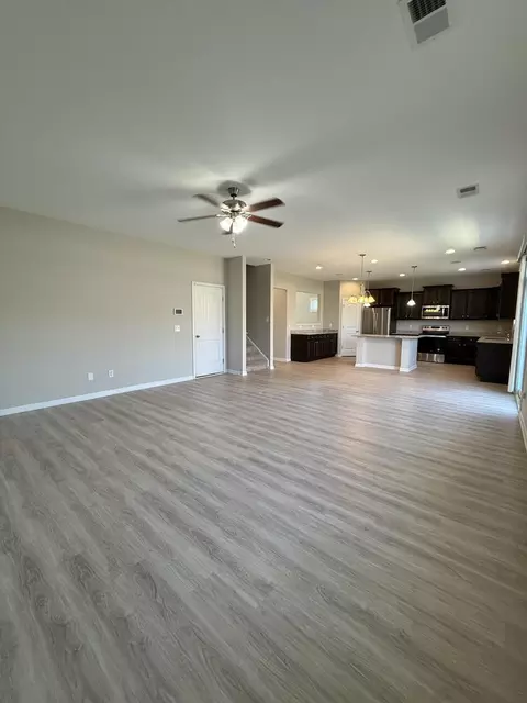Living - 175 Setter Ct, Sumter, SC 29154 photo 5 of 7