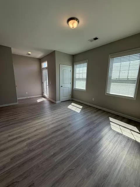 Living - 175 Setter Ct, Sumter, SC 29154 photo 3 of 7