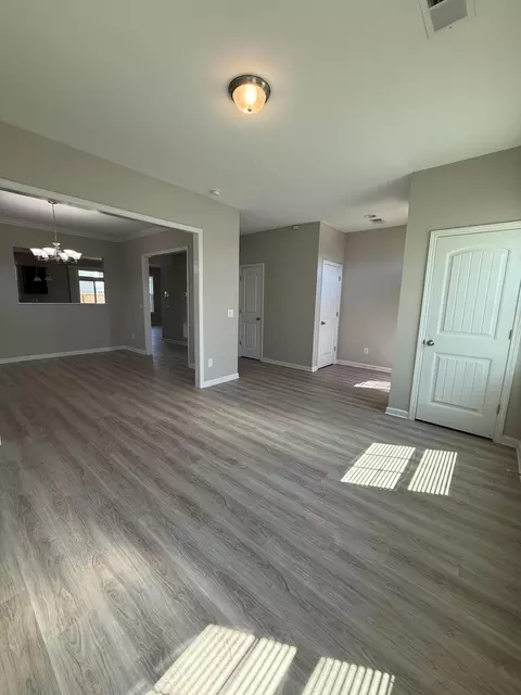 Living - 175 Setter Ct, Sumter, SC 29154 photo 2 of 7