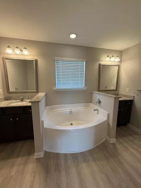 Bath - 175 Setter Ct, Sumter, SC 29154 photo 1 of 3