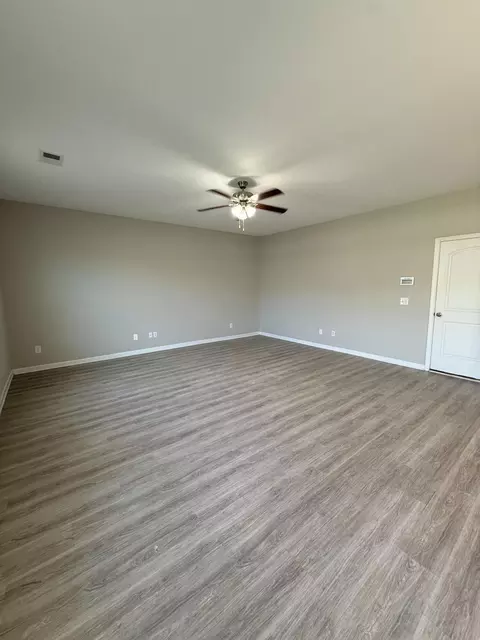 Living - 175 Setter Ct, Sumter, SC 29154 photo 4 of 7