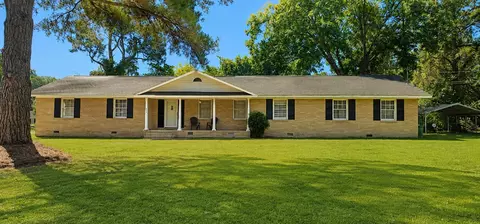 404 Darlington St, Manning, SC 29102