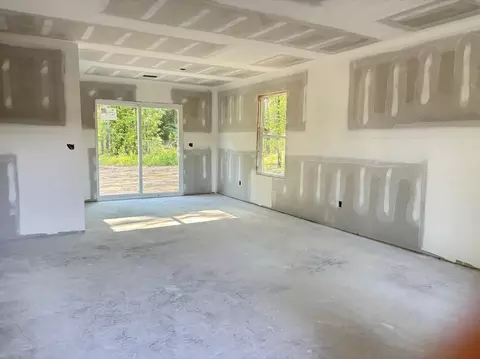 Living - 470 Lee St, Sumter, SC 29150 photo 1 of 1