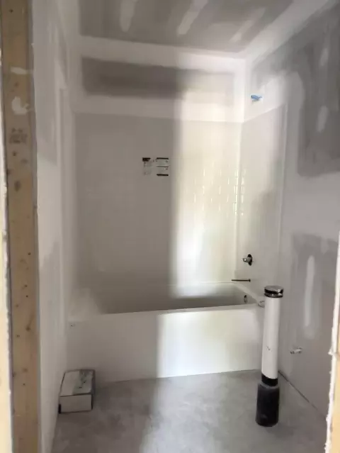 Bath - 470 Lee St, Sumter, SC 29150 photo 1 of 2