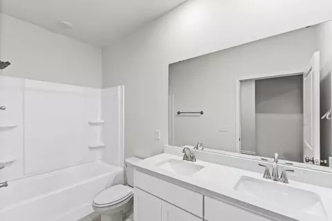 Bath - 1255 Curlew Cir, Sumter, SC 29150 photo 2 of 2