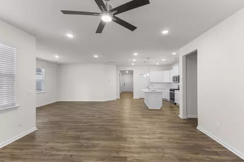 Living - 1255 Curlew Cir, Sumter, SC 29150 photo 2 of 2