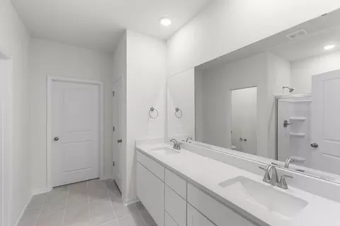Bath - 1255 Curlew Cir, Sumter, SC 29150 photo 1 of 2