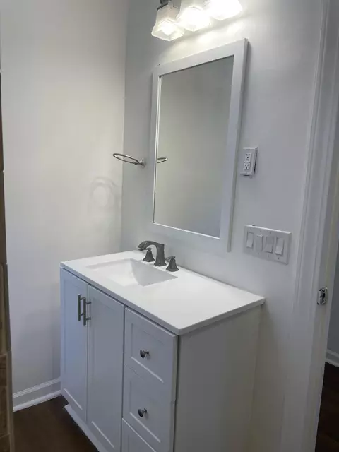 Bath - 1090 Boulevard Rd, Sumter, SC 29153 photo 2 of 3