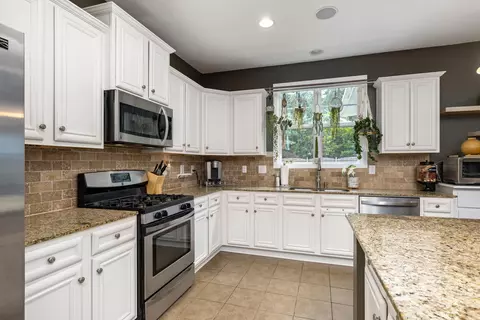 Kitchen - 338 Aberlour Dr, Sumter, SC 29154 photo 4 of 5