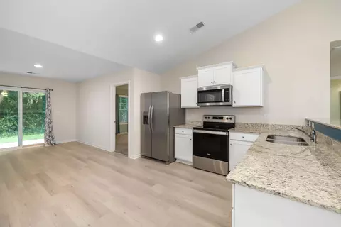 Kitchen - 2147 Stillpointe Dr, Sumter, SC 29154 photo 2 of 3