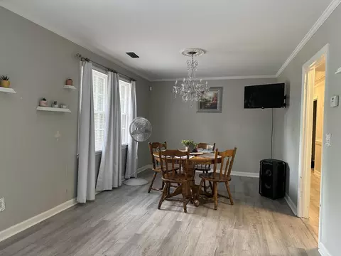 Dining - 1 Henrietta St, Sumter, SC 29150 photo 1 of 2