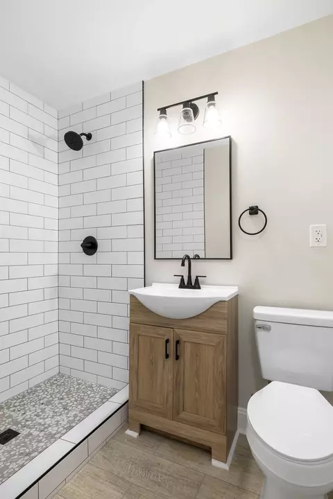 Bath - 102 Wactor St, Sumter, SC 29150 photo 2 of 3