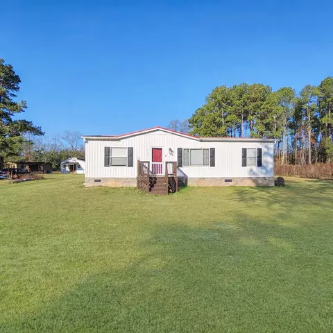1105 Peacock St, Manning, SC 29102 photo 2