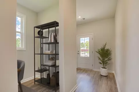 Entry Way - 3228 Zeppelin Ln, Sumter, SC 29154 photo 4 of 6