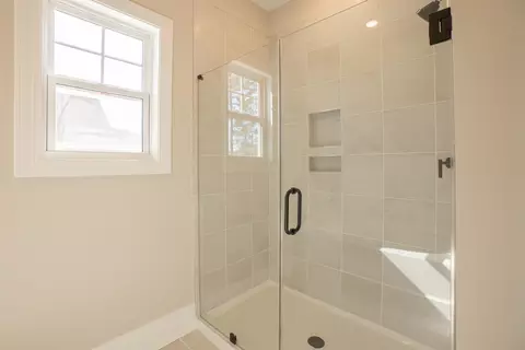 Bath - 140 Windjammer Way, Sumter, SC 29150 photo 3 of 6