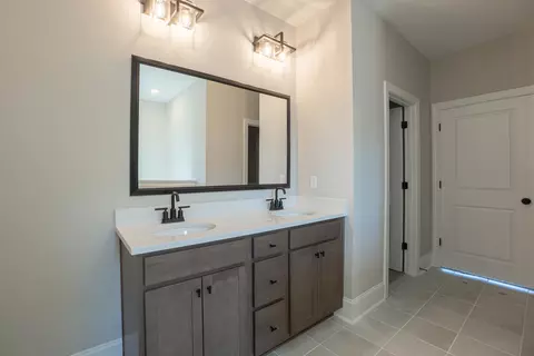 Bath - 140 Windjammer Way, Sumter, SC 29150 photo 2 of 6