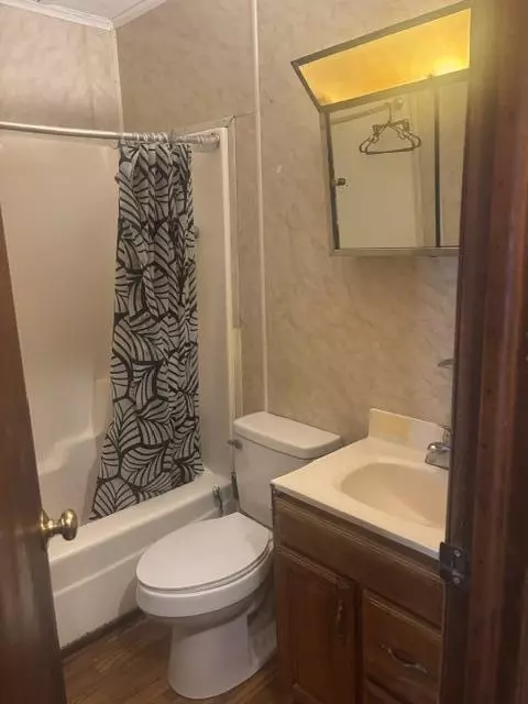 Bath - 1009 Porter St, Sumter, SC 29153 photo 1 of 1