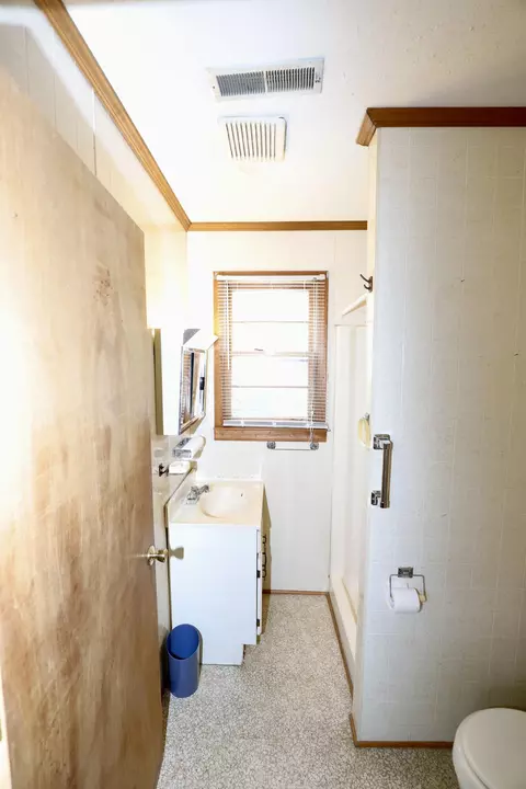 Bath - 114 Vernon Dr, Sumter, SC 29150 photo 3 of 5